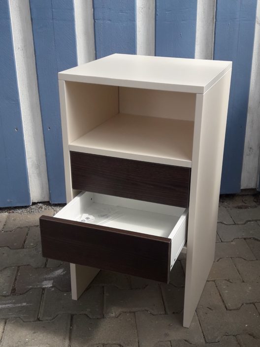 Nachttisch von Zachi Wiedner Möbel&Raumdesign Nachttisch von Zachi Wiedner Möbel&Raumdesign