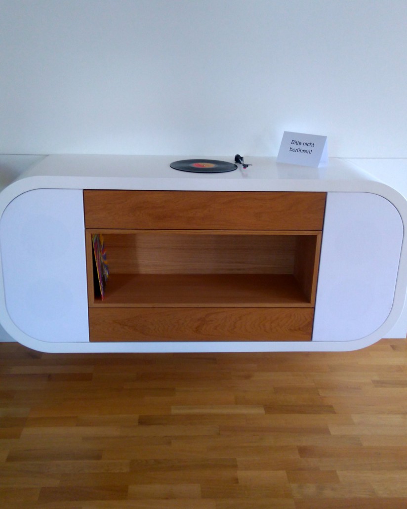 Möbel für Schallplatterplayer von Zachi Wiedner Möbel&Raumdesign