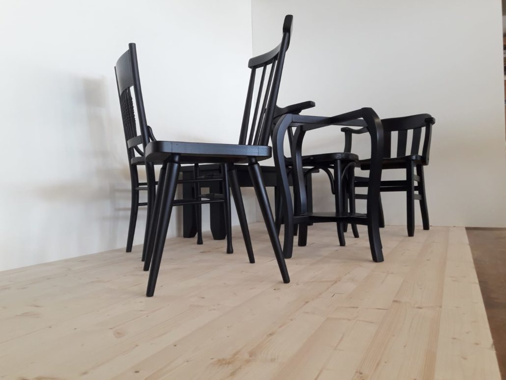 Schwarz lackierte Stühle - Zachi Wiedner Möbel&Raumdesign