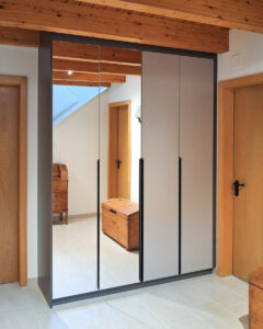 Kleiderschrank nach Maß, vom Schreiner, Lauchringen, Deutschland, Nähe Schweiz