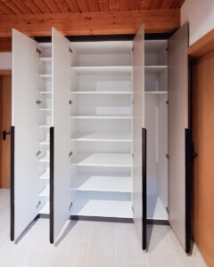 Kleiderschrank nach Maß, vom Schreiner, Lauchringen, Deutschland, Nähe Schweiz