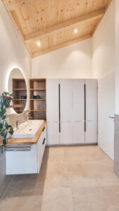 Badezimmermöbel, Waschbeckenunterschrank, Wäscheabwurf, auf Maß, vom Schreiner, Zachi Wiedner Möbel&Raumdesign, Lauchringen, Deutschland, Schweiz, Möbel auf Maß
