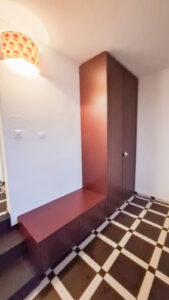 Garderobe, Landhausfronten, Landhausstil, rot, vom Schreiner, auf Maß, Zachi Wiedner Möbel&Raumdesign, Lauchringen. Schreinerei, Deutschland, Nähe Schweiz