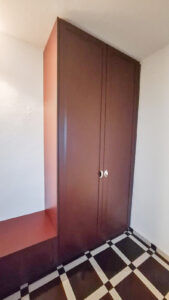 Garderobe, Landhausfronten, Landhausstil, rot, vom Schreiner, auf Maß, Zachi Wiedner Möbel&Raumdesign, Lauchringen. Schreinerei, Deutschland, Nähe Schweiz