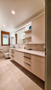 Badmöbel, Waschbeckenunterschrank, Hängeschrank Bad, auf Maß, vom Schreiner, Lauchringen, Schweiz, Deutschland, Waldshut