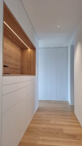 Schlafzimmerschrank, Kleiderschrank, auf Maß, vom SChreiner, Holz, Eiche, mit Beleuchtung. Lauchringen, Zachi Wiedner Möbel&Raumdesign, Nähe Schweiz, Waldshut